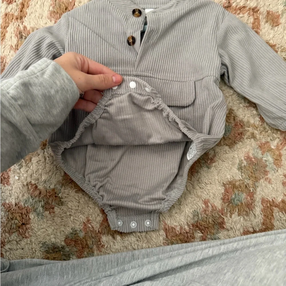 0-3 MONTH ROMPER - Picture 8 of 10